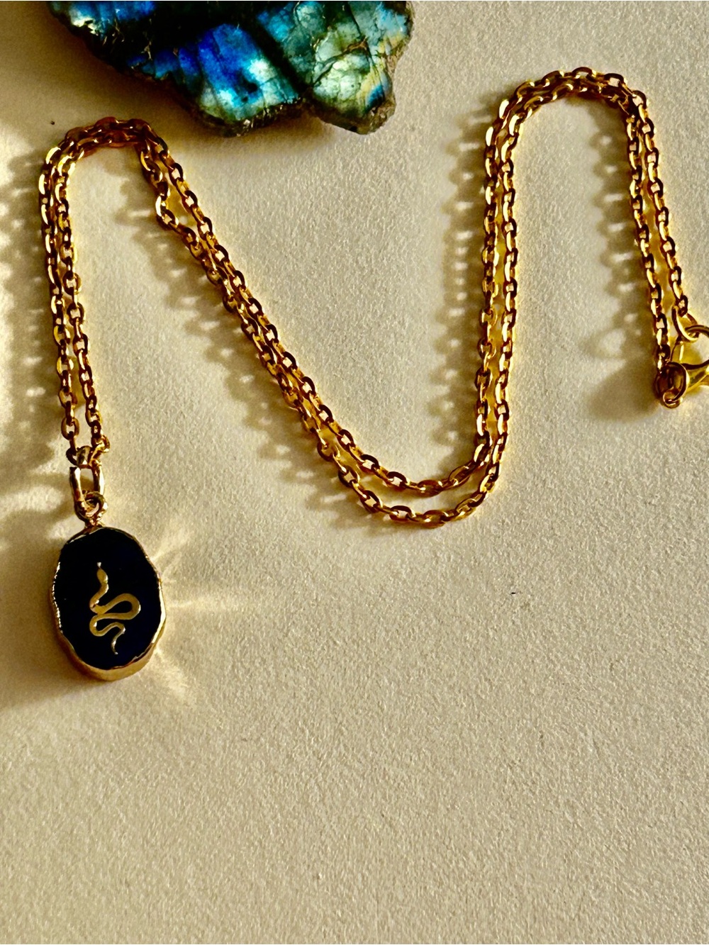 NWOT Necklace Lapis lazuli stone oval w/inlaid Gold Snake. Roman Revival! 18”